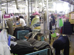 夏物衣類で工場は大忙しです.jpg