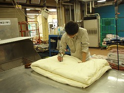 布団作業2.jpg