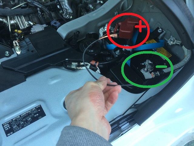 ハイエースのバッテリーの規格 サイズの調べ方と交換方法 クリーニング４０３ ヨンマルサン