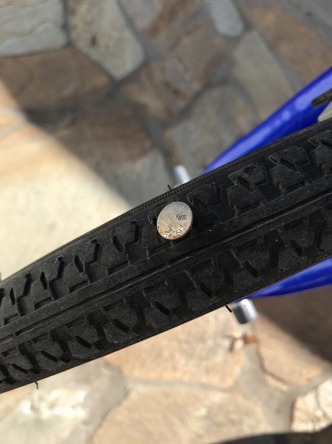 ママでも出来た 100均の自転車パンク修理キットでパンク修理をする方法 クリーニング４０３ ヨンマルサン