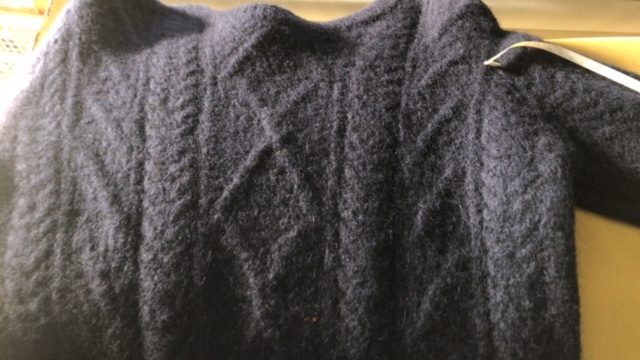 家庭洗いで縮んだセーターの縮み直し | クリーニング４０３（ヨン 